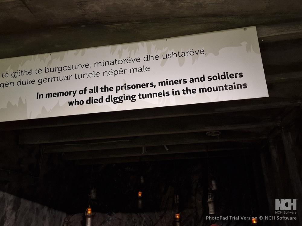 Muistoteksti kuolleille bunkkerinrakentajille