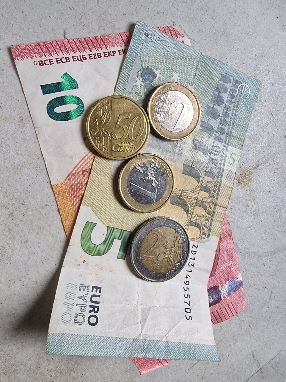Euron seteleitä ja kolikoita